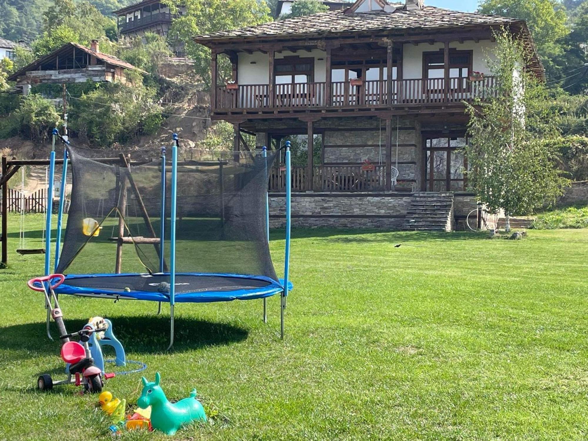 Leshten Guest Homes Zewnętrze zdjęcie