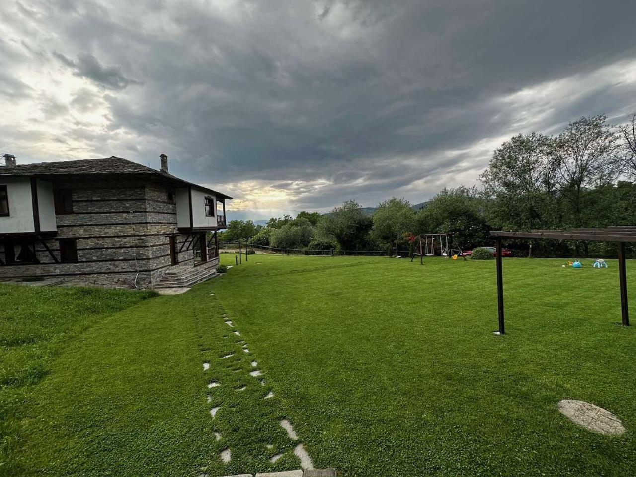 Leshten Guest Homes Zewnętrze zdjęcie